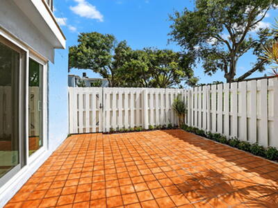 1010 NE 8th Avenue, Delray Beach, FL 33483