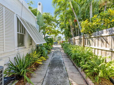 715 Kaye Street, West Palm Beach, FL 33405