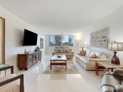 6698 10th Avenue N, Lake Worth, FL 33467