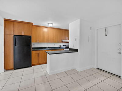 4051 N Dixie Highway, Oakland Park, FL 33334