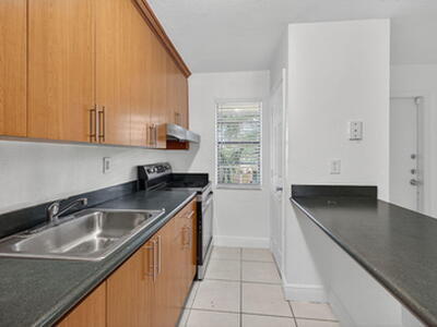 4051 N Dixie Highway, Oakland Park, FL 33334