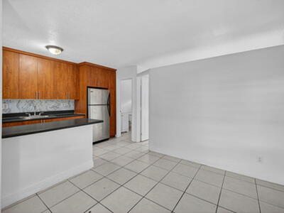 4051 N Dixie Highway, Oakland Park, FL 33334