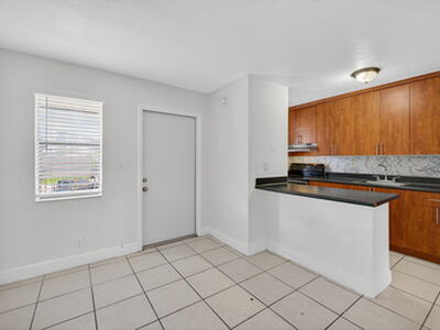 4051 N Dixie Highway, Oakland Park, FL 33334