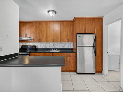 4051 N Dixie Highway, Oakland Park, FL 33334