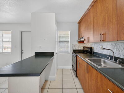 4051 N Dixie Highway, Oakland Park, FL 33334