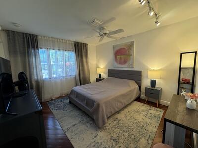 1728 NE 40th Street, Oakland Park, FL 33334