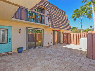 11 Atrium Circle, Atlantis, FL 33462