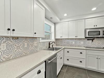 711 SW 25th Place, Boynton Beach, FL 33435