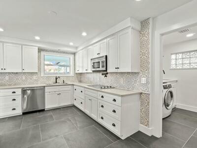 711 SW 25th Place, Boynton Beach, FL 33435