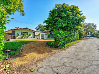 711 SW 25th Place, Boynton Beach, FL 33435