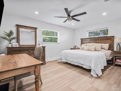 711 SW 25th Place, Boynton Beach, FL 33435