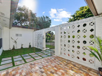 711 SW 25th Place, Boynton Beach, FL 33435