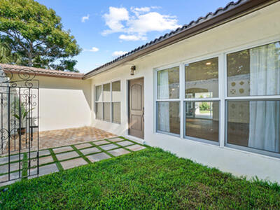 711 SW 25th Place, Boynton Beach, FL 33435