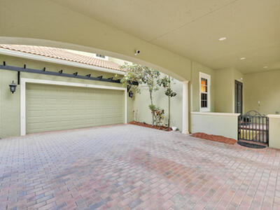 127 Via Castilla, Jupiter, FL 33458