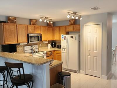 562 SE Majestic Terrace, Port Saint Lucie, FL 34983