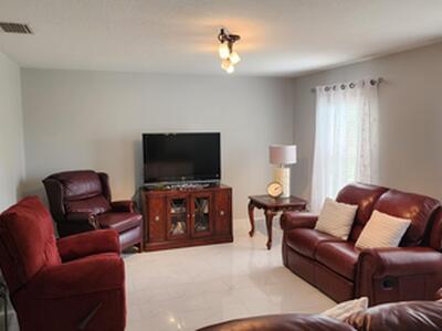 562 SE Majestic Terrace, Port Saint Lucie, FL 34983