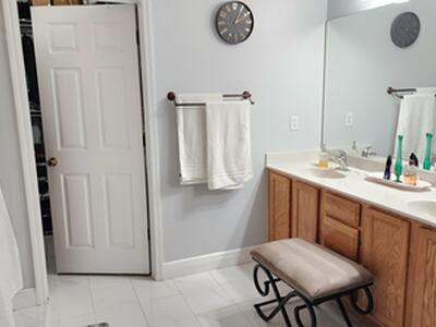 562 SE Majestic Terrace, Port Saint Lucie, FL 34983