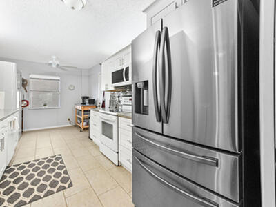 6768 10th Avenue N, Lake Worth, FL 33467