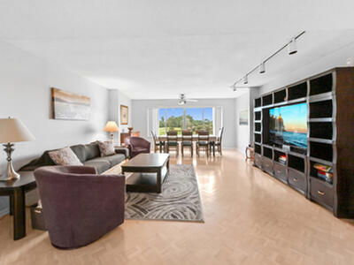 6768 10th Avenue N, Lake Worth, FL 33467