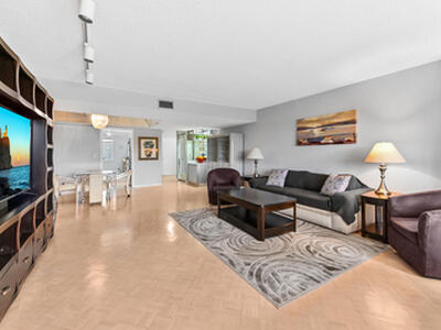 6768 10th Avenue N, Lake Worth, FL 33467