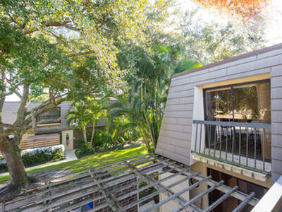 130 1st Terrace, Palm Beach Gardens, FL 33418