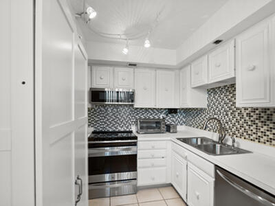 3000 Presidential Way, West Palm Beach, FL 33401