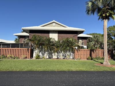 203 SE Camelot Gardens Boulevard