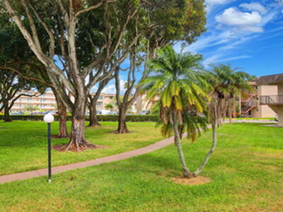 702 Lori Drive, Palm Springs, FL 33461