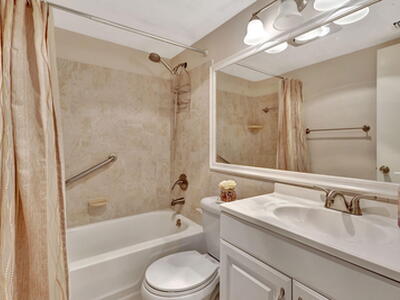 162 Coventry G, West Palm Beach, FL 33417