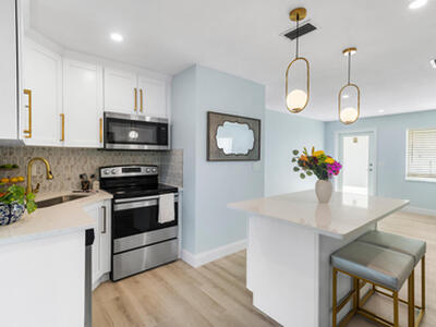 902 SW 17 Street, Boynton Beach, FL 33426