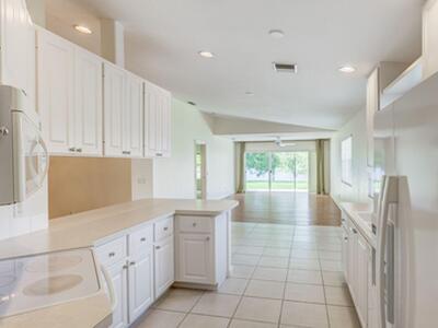 923 Magdalena Road, Palm Beach Gardens, FL 33410