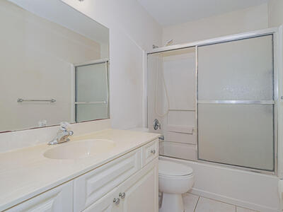 36 Pine Arbor Lane, Vero Beach, FL 32962