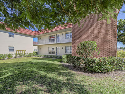 36 Pine Arbor Lane, Vero Beach, FL 32962