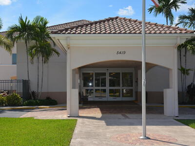 89 Canterbury D, West Palm Beach, FL 33417