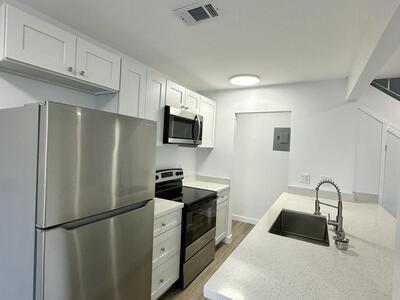 906 E Tiffany Drive, West Palm Beach, FL 33407