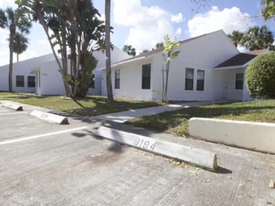 9220 Roan Lane, West Palm Beach, FL 33403