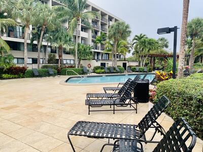 1830 Embassy Drive, West Palm Beach, FL 33401