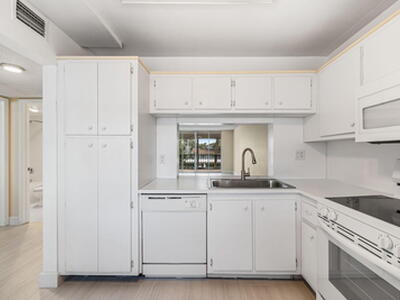 920 Dogwood Drive, Delray Beach, FL 33483