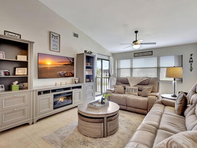 4693 Lucerne Lakes Boulevard E, Lake Worth, FL 33467