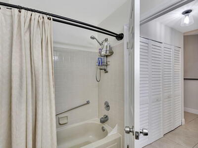 4693 Lucerne Lakes Boulevard E, Lake Worth, FL 33467