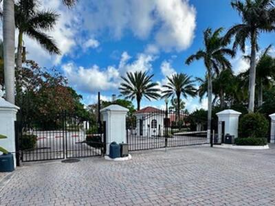 401 Villa Circle, Boynton Beach, FL 33435
