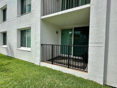 401 Villa Circle, Boynton Beach, FL 33435