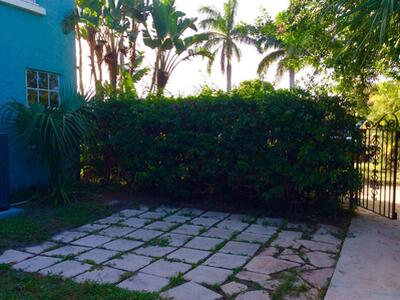 382 Ellamar Road, West Palm Beach, FL 33405