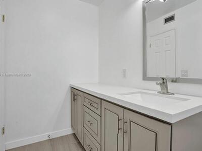 930 N 14 Court, Hollywood, FL 33020