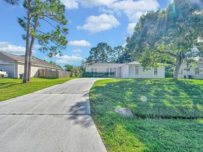 462 NW Sherbrooke Avenue