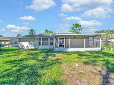462 NW Sherbrooke Avenue, Port Saint Lucie, FL 34983