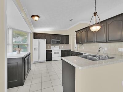 462 NW Sherbrooke Avenue, Port Saint Lucie, FL 34983