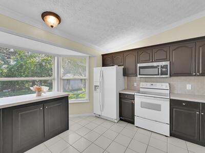 462 NW Sherbrooke Avenue, Port Saint Lucie, FL 34983