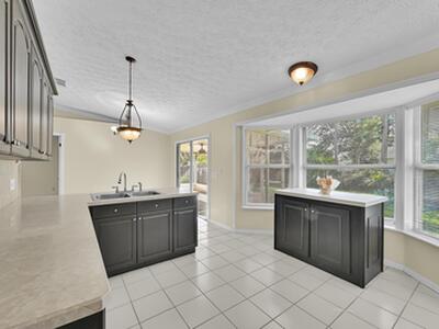 462 NW Sherbrooke Avenue, Port Saint Lucie, FL 34983