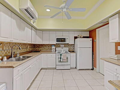 2673 Barkley Drive E, West Palm Beach, FL 33415